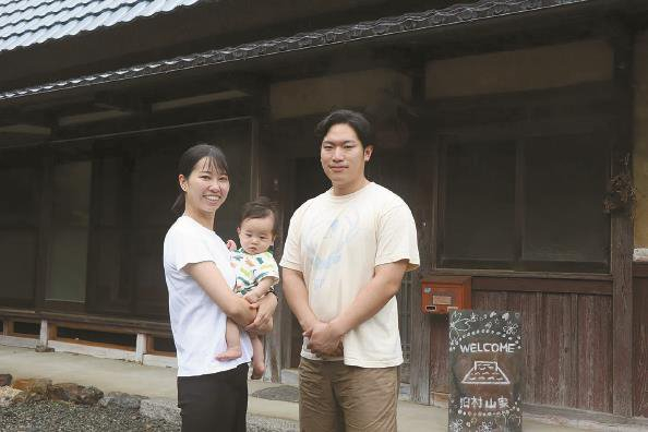             日本兵库县市野野村诞生20年来第一个婴儿  本版图片GJ          