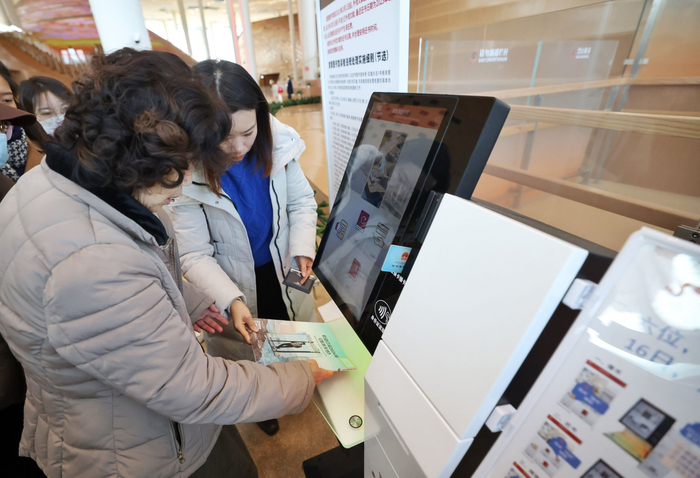 让社保卡在京津冀从通用到好用,三地将持续深化人社领域协同合作|京津