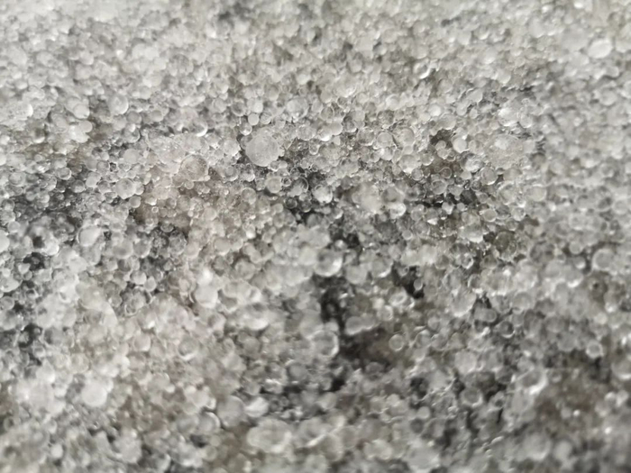 【张家港】乍一看还有点像冰雹既像化肥又像白糖粒粒分明,呈球状