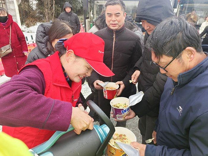 安徽交控集團上下眾志成城抗冰雪保暢通