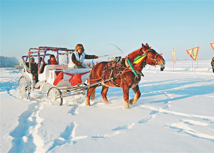 伊春冰雪季"超长待机"|伊春市|滑雪场_新浪新闻