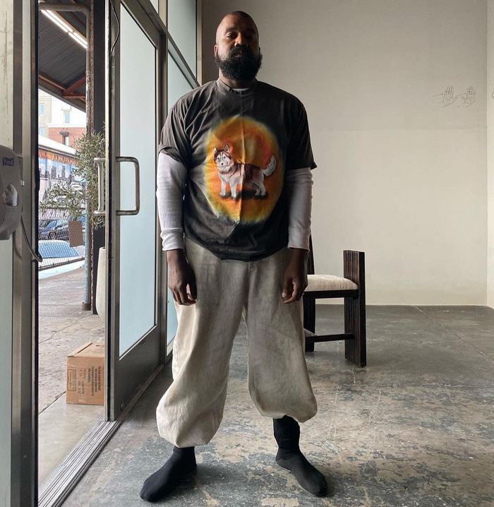 a$ap rocky 穿「袜子鞋」出街!居然要好几万!__财经头条