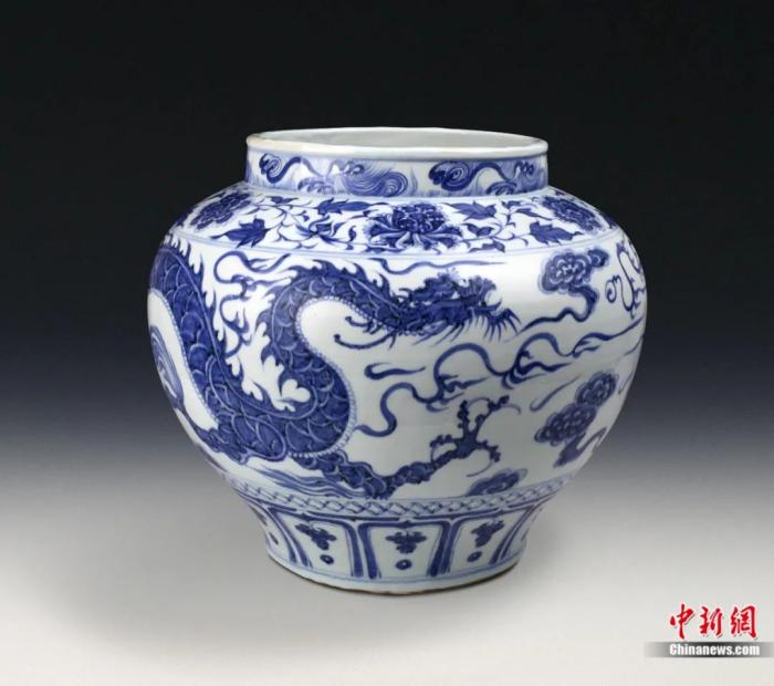 北京紫禁万象国际拍卖有限公司举行迎新春艺术品拍卖会,一件元青花龙