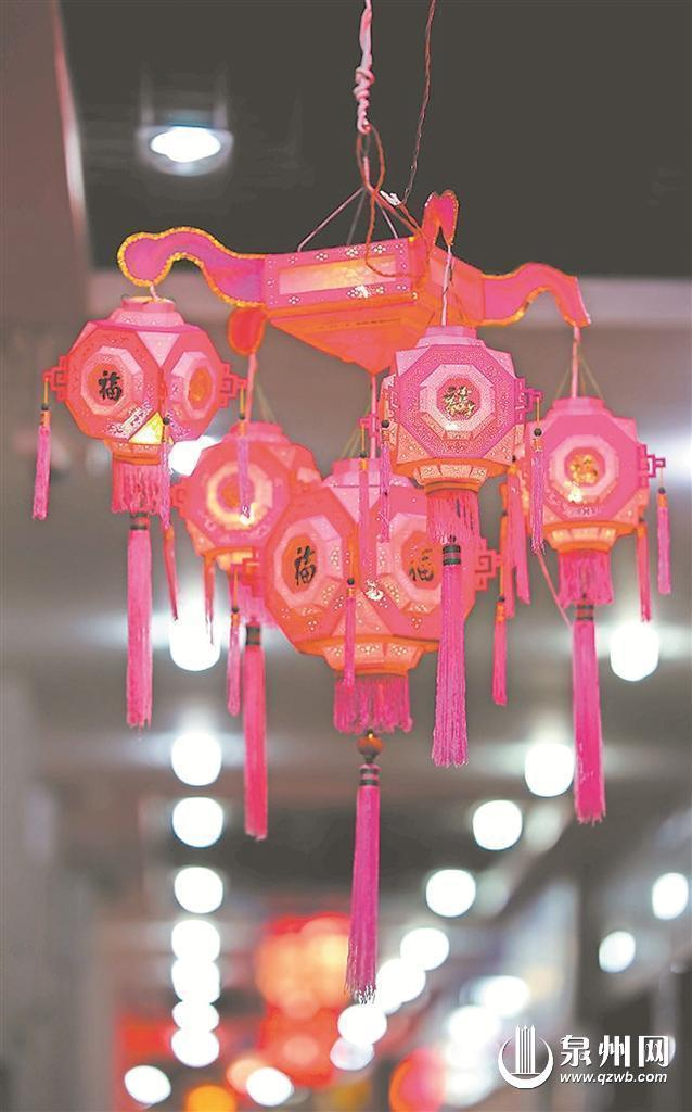 听非遗传承人介绍泉州花灯特色——三大灯种作"台柱" 龙年龙灯受青睐_