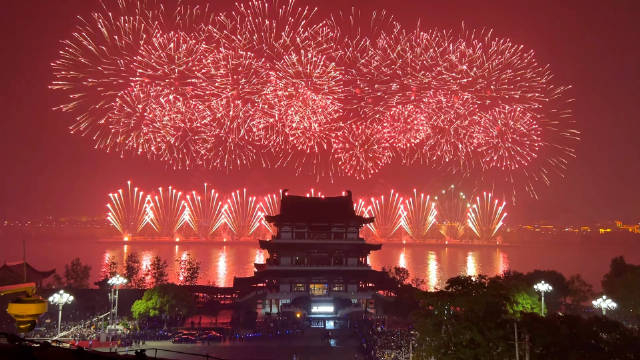 我都不敢想要是正月十五元宵节长沙橘子洲放烟花得多热闹