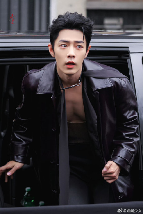 肖战下车路透图,这是我免费能看的吗|肖战|路透_新浪新闻