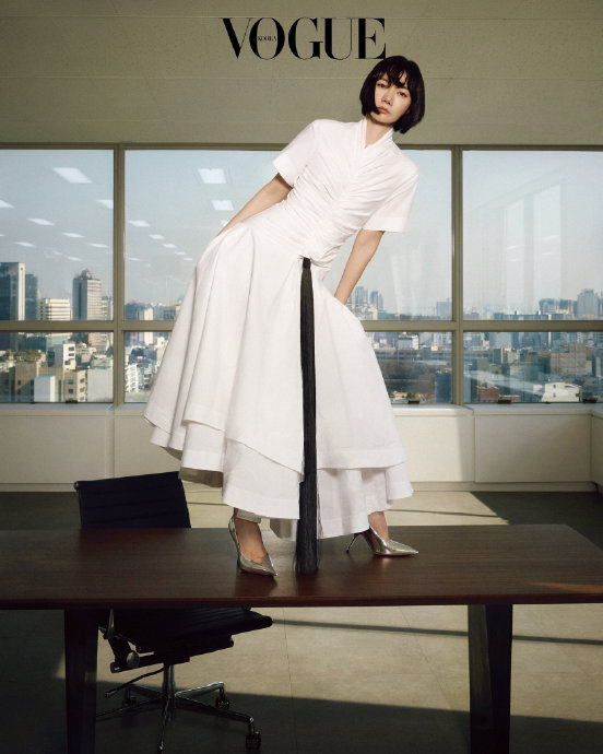 裴斗娜,韩版《vogue》写真|裴斗娜|vogue_新浪新闻