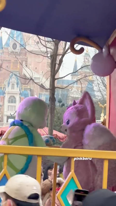 绿书包怎么戳女孩子胳肢窝还抱抱亲亲02