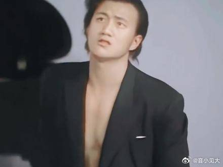 刘烨第一个大荧幕kiss是胡军怪不得脸红呢
