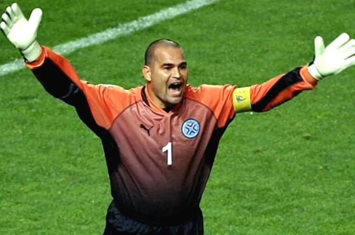 既能守门也能进球他是足坛狂人门将曾轰60米惊天破门