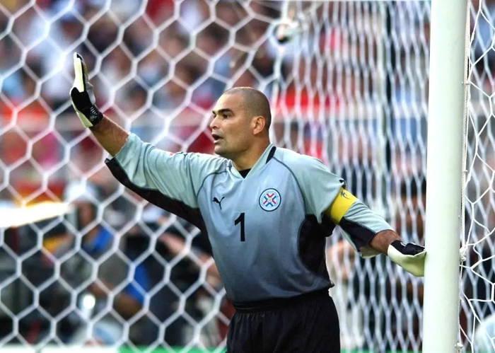 他是足坛狂人门将,曾轰60米惊天破门|巴拉圭|奇拉维特|巴拉圭队_新浪