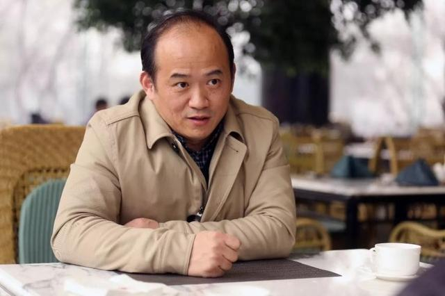 前湖北首富兰世立:董宇辉被开除一百次也不为过,他的粉丝不值钱