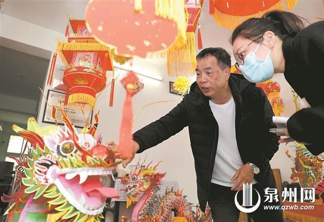 国家级非遗"泉州花灯"省级传承人陈晓萍是彩扎大师陈天恩的儿子.