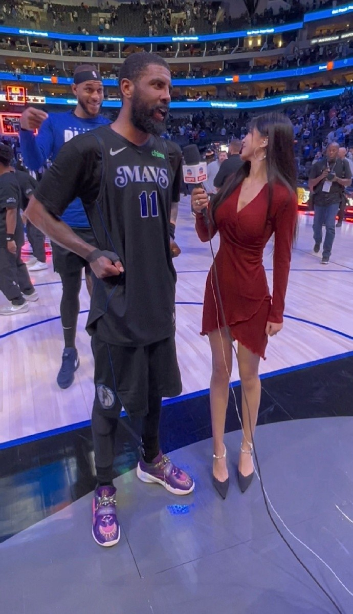 周玲安晒采访美照重磅引援后的独行侠一路北伐士气高涨