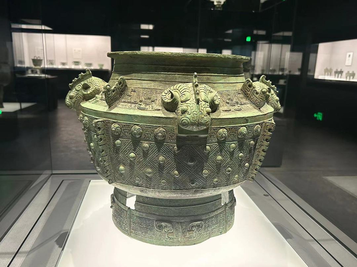 展览现场 四羊首瓿 商晚期