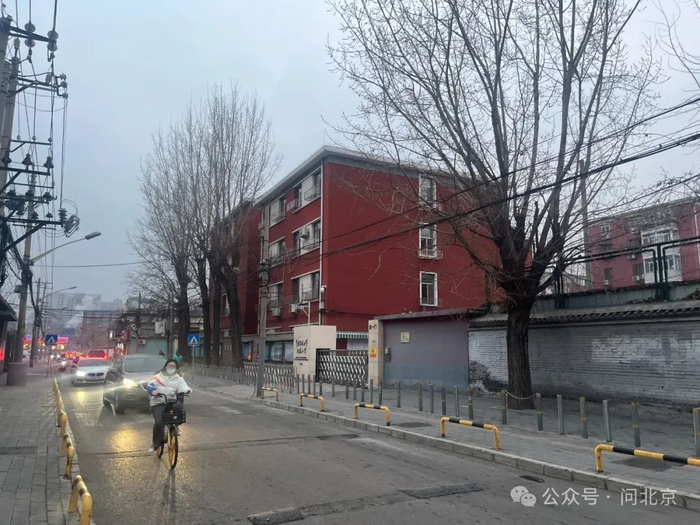 定福庄北街所在位置/百度地图何先生:你看你看,这车你看看,都排着队.