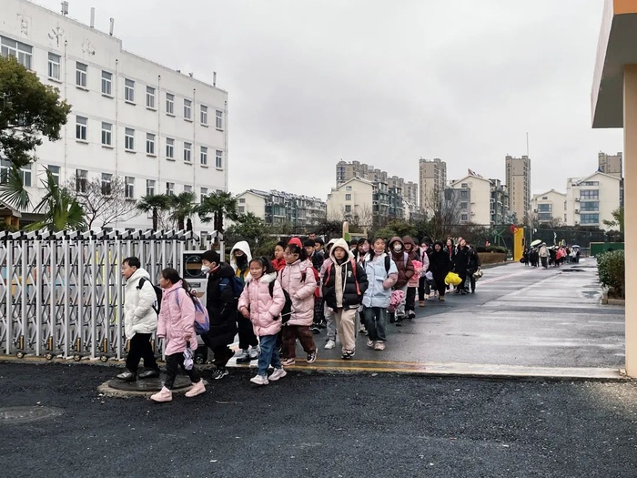 扬州这所小学,正式搬迁!一代人的回忆.|解放桥|小学|校区_新浪新闻