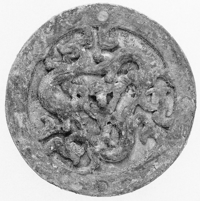 图二 传洛阳金村战国墓彩绘透雕三龙镜（《洛镜铜华》上册，图25）