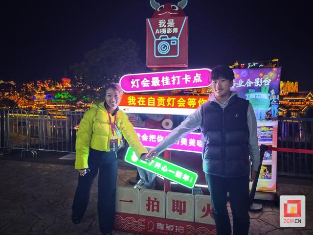 暖心自贡灯会迎来一群特殊的游客