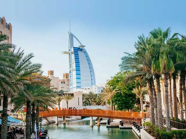 富得流油!中东土豪生活大揭秘|古堡|迪拜|打卡_新浪新闻