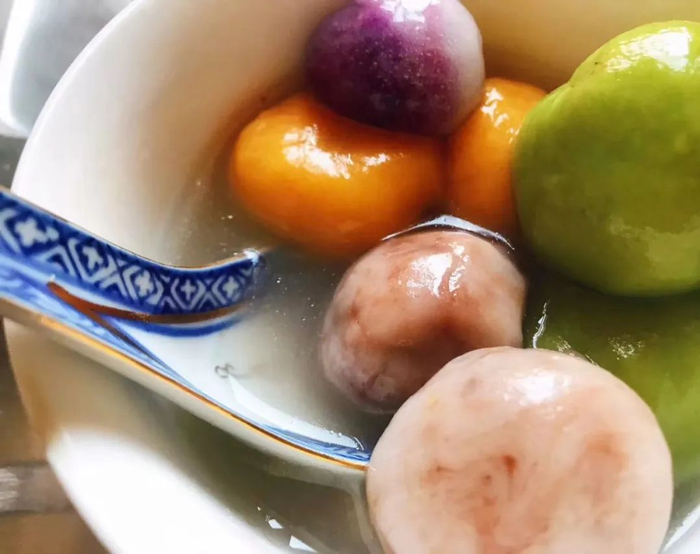 小吃部,主要经营各种面食烧饼和黏食品:"当时的元宵价格是9毛钱30个