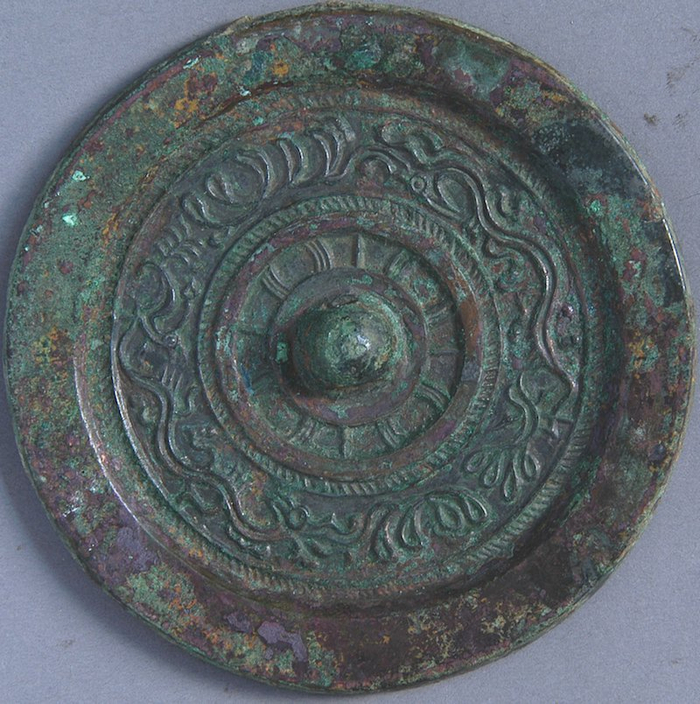 图四 洛阳金谷园8号西汉墓双龙双凤镜（洛阳市文物考古研究院供图）