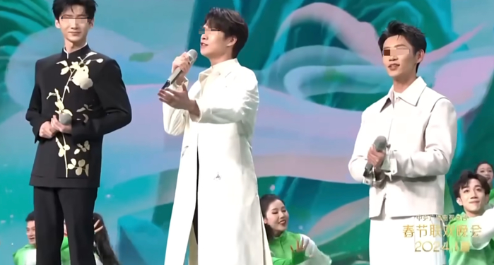 今年春晚,白敬亭跟魏大勋,魏晨合唱了一首《上春山》.