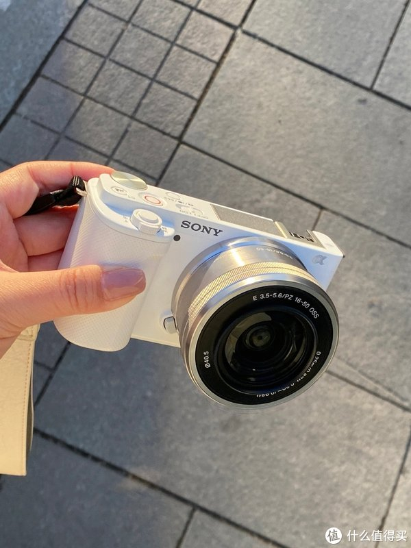 索尼的入门半画幅微单相机a6400和zve10都备受瞩目