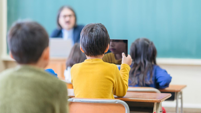 男孩也很享受的师生恋就没问题吗