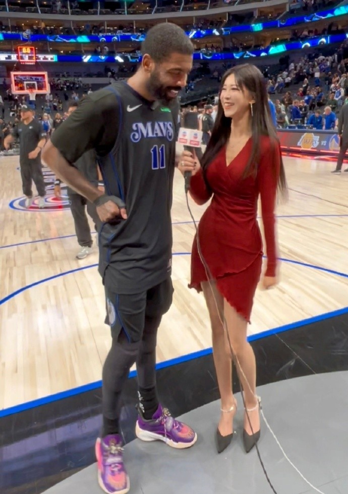 周玲安晒采访美照:重磅引援后的独行侠一路北伐 士气高涨