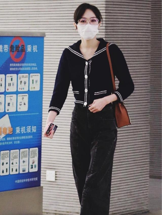 穿短外套 工装裤 马丁靴,40岁美出新高度|工装裤|马丁靴|唐嫣_新浪