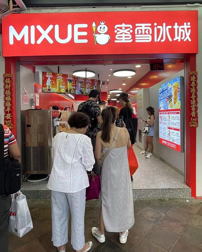 △蜜雪冰城牛车水宝塔街门店 时代周报记者摄