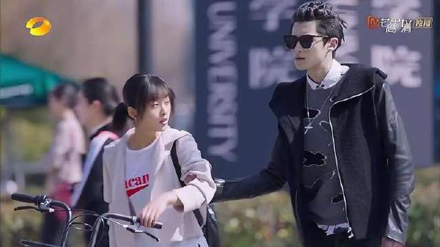 《流星花园》:杉菜瞒着道明寺跟花泽类恋爱?