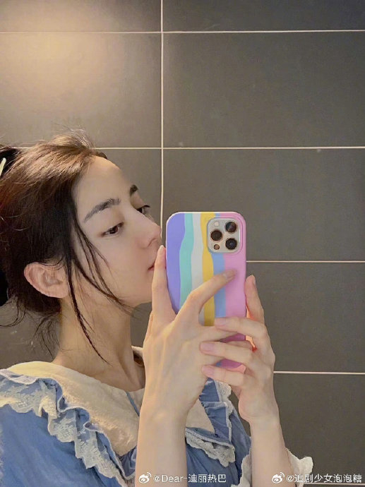 迪丽热巴元宵节营业照,巴巴素颜美得太超过了……|迪丽热巴_新浪新闻
