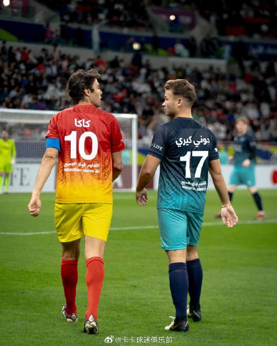 卡卡(飞飞 )更新照片:美丽的游戏有改变生活的力量……|卡卡_新浪新闻