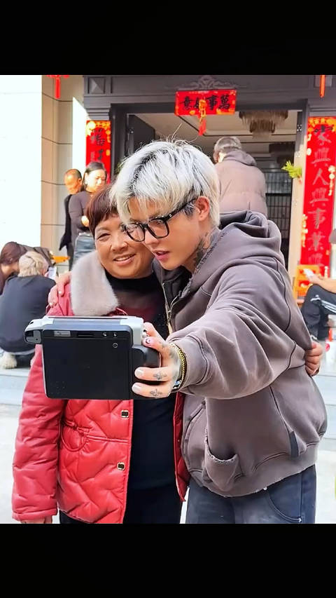 这就是殷世航拼命赚钱的原因