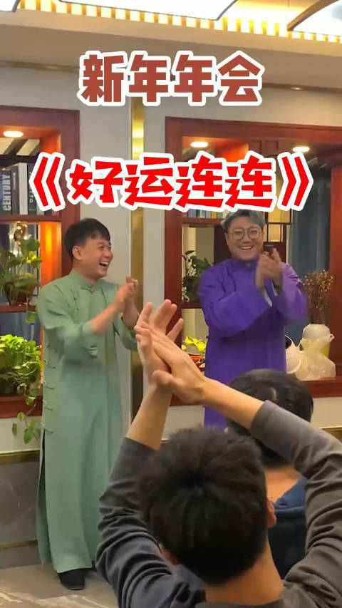 王骏和刘晓晨都是名流茶馆里我特别喜欢的演员