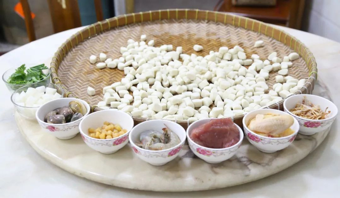 但阳江圆子没有馅,是实心的虽都以糯米为主要材料汤圆讲"里子",圆子