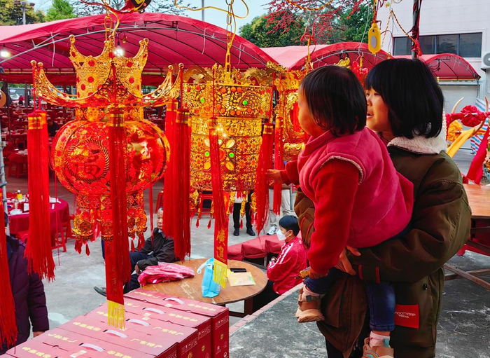 图集饮灯酒投花灯祈安康话团圆佛山容桂举行饮灯酒活动