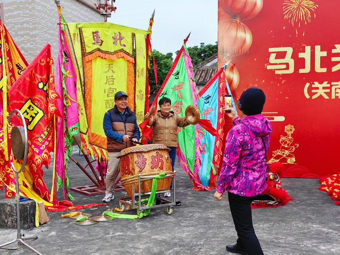 图集饮灯酒投花灯祈安康话团圆佛山容桂举行饮灯酒活动