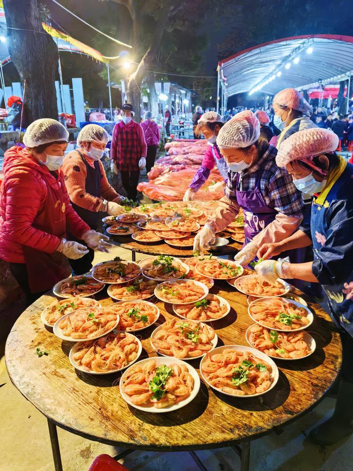 图集饮灯酒投花灯祈安康话团圆佛山容桂举行饮灯酒活动
