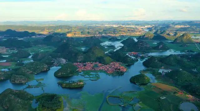 五,由于风蚀洼地(或盆地)积水而