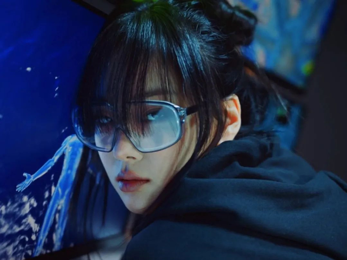 可能有普露米不认识bibi,bibi本名金亨瑞,是南韩著名音乐人tiger jk尹