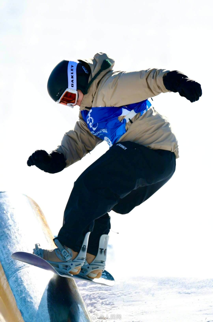 苏翊鸣单板滑雪坡面障碍技巧金牌|苏翊鸣|单板滑雪|十四冬_新浪新闻