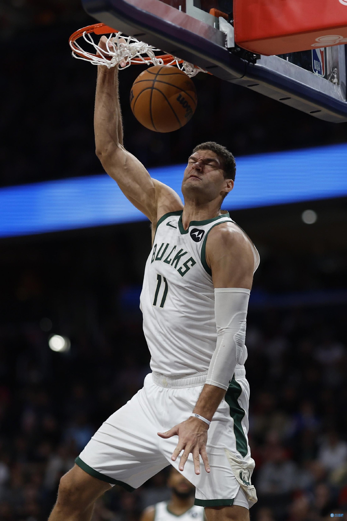 表现不俗!大洛佩斯12投6中&三分10中4 贡献16分3板