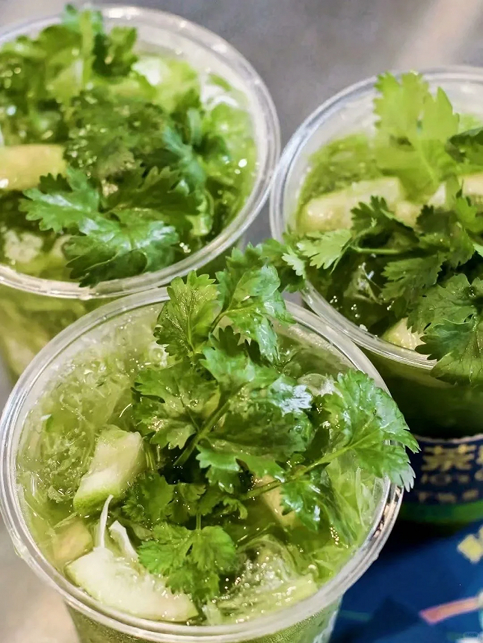 茶救星球的香菜柠檬茶；图片来源：小红书@佘檬檬