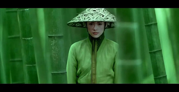 像是《红高粱》里那浸透天与地的红.