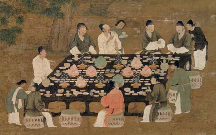 红柿子,橙子,生藕;或者是各种甜腻的蜜煎(古代版蜜饯)和咸酸口的凉果