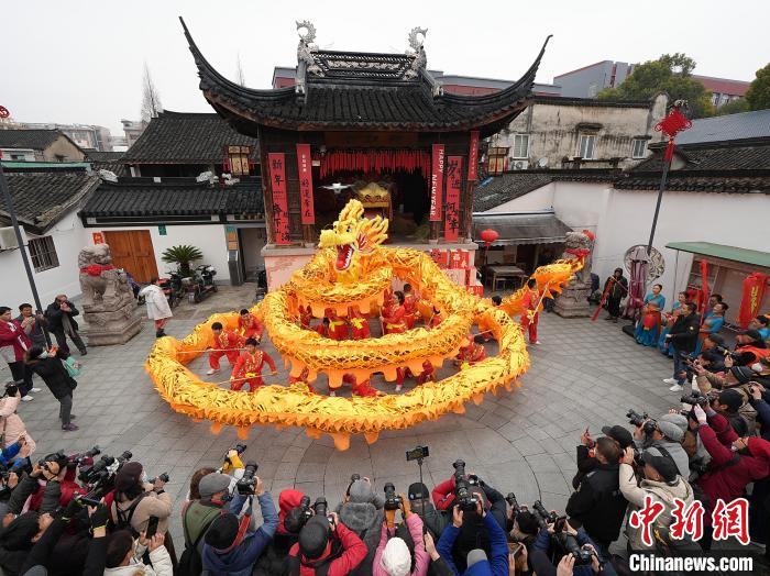 （新春见闻）正月三林绕龙灯 古镇非遗“点亮”元宵佳节__财经头条