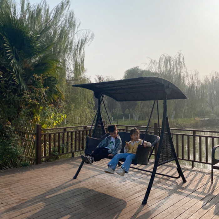 两个孩子的合照，图片由受访者提供